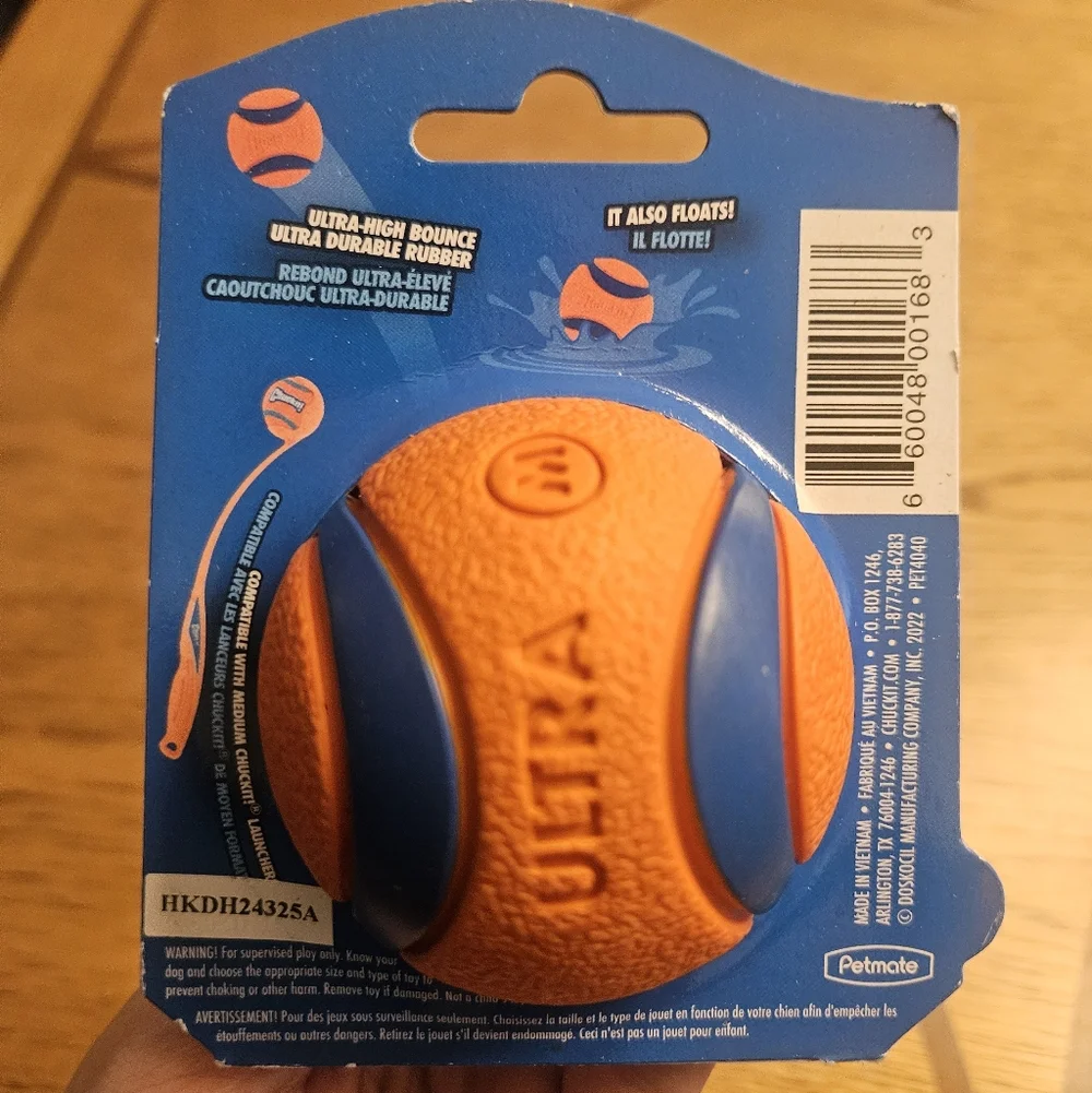 NWT Chuckit! Ultra Ball - Medium Dog Toy Floats & Ultra-High Bounce By Petmate